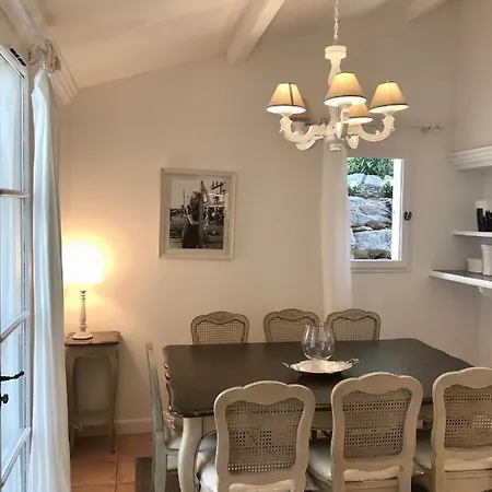 Lodge De *